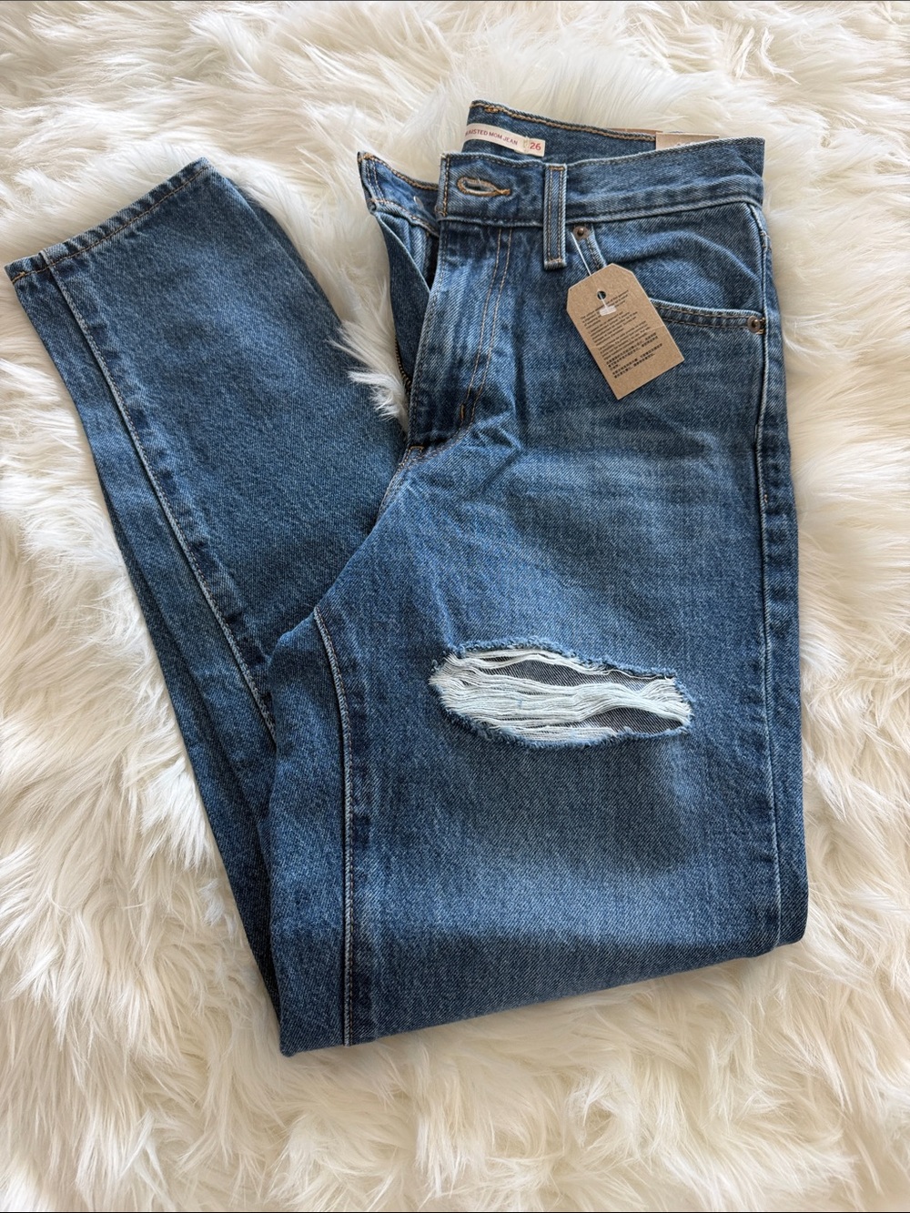 Levi's High-Waisted Mom Jeans - NWT 26x29